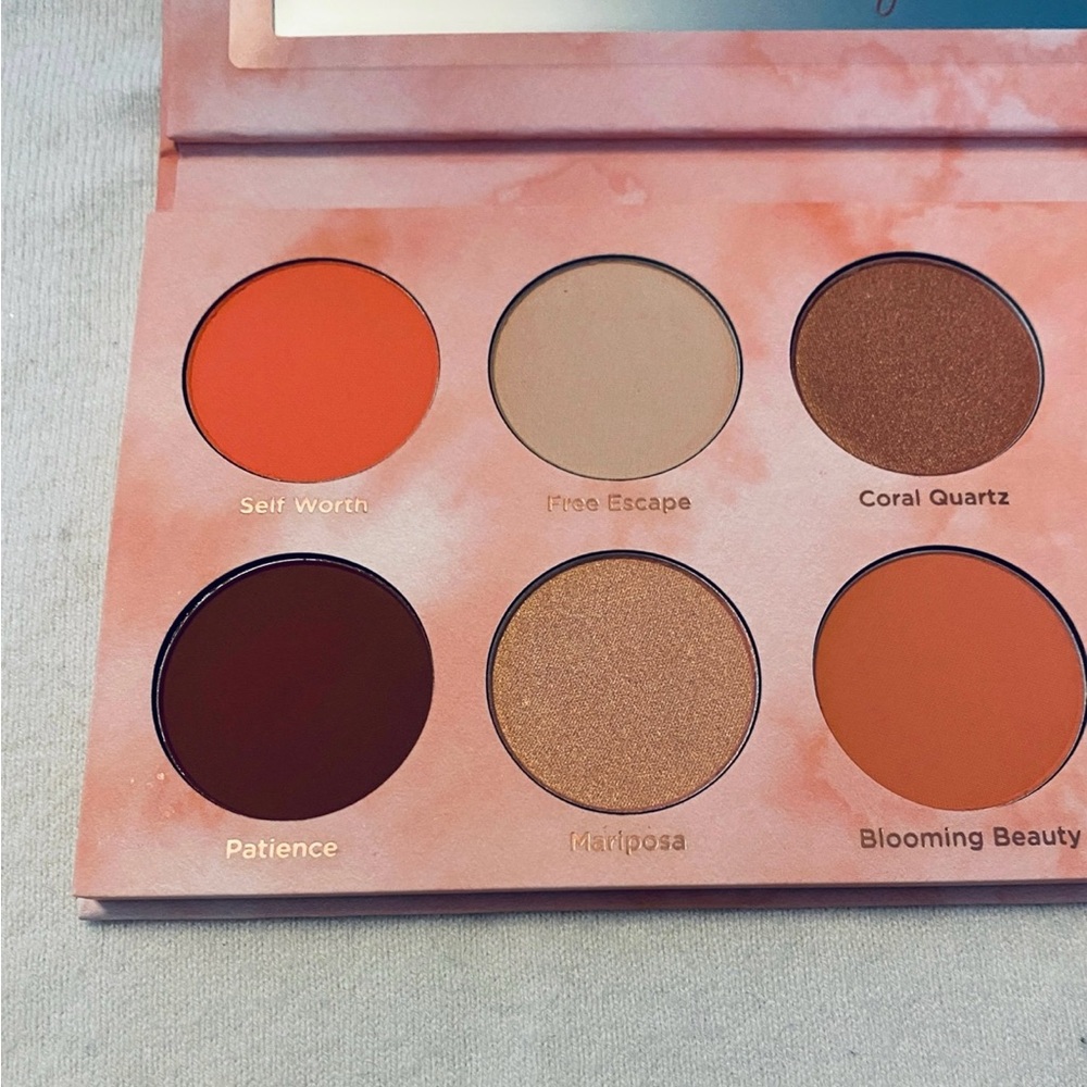 Dominique Cosmetics Coral Blossom Palette BNIB ** - Picture 4 of 7